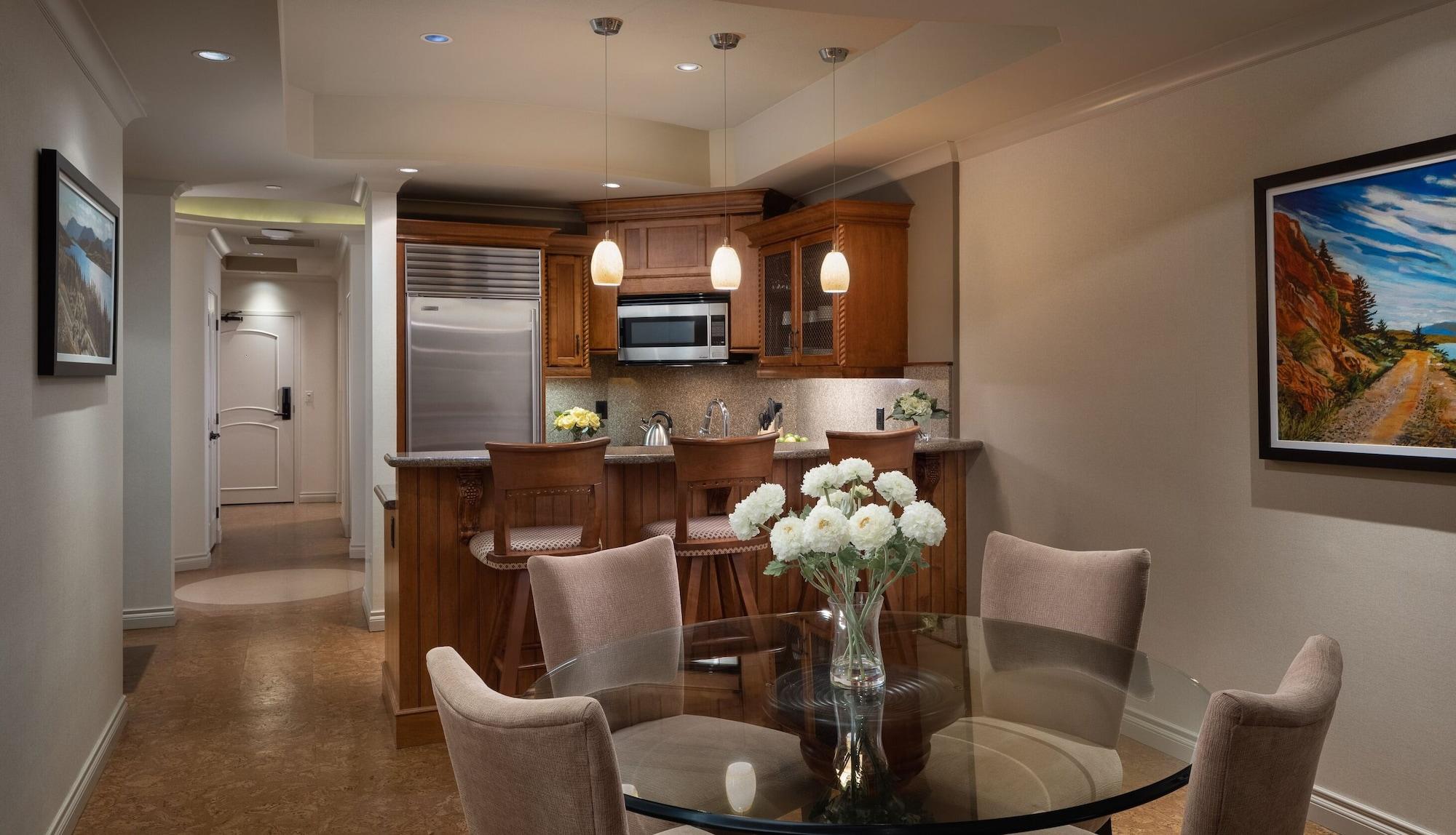The Royal Kelowna - Bellstar Hotels & Resorts Esterno foto